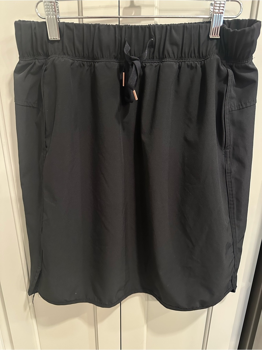 Calia women’s black Anywhere Collection midi skirt medium